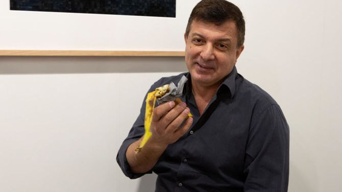 „Hladový umělec“ snědl vystavený banán za 120 000 dolarů
